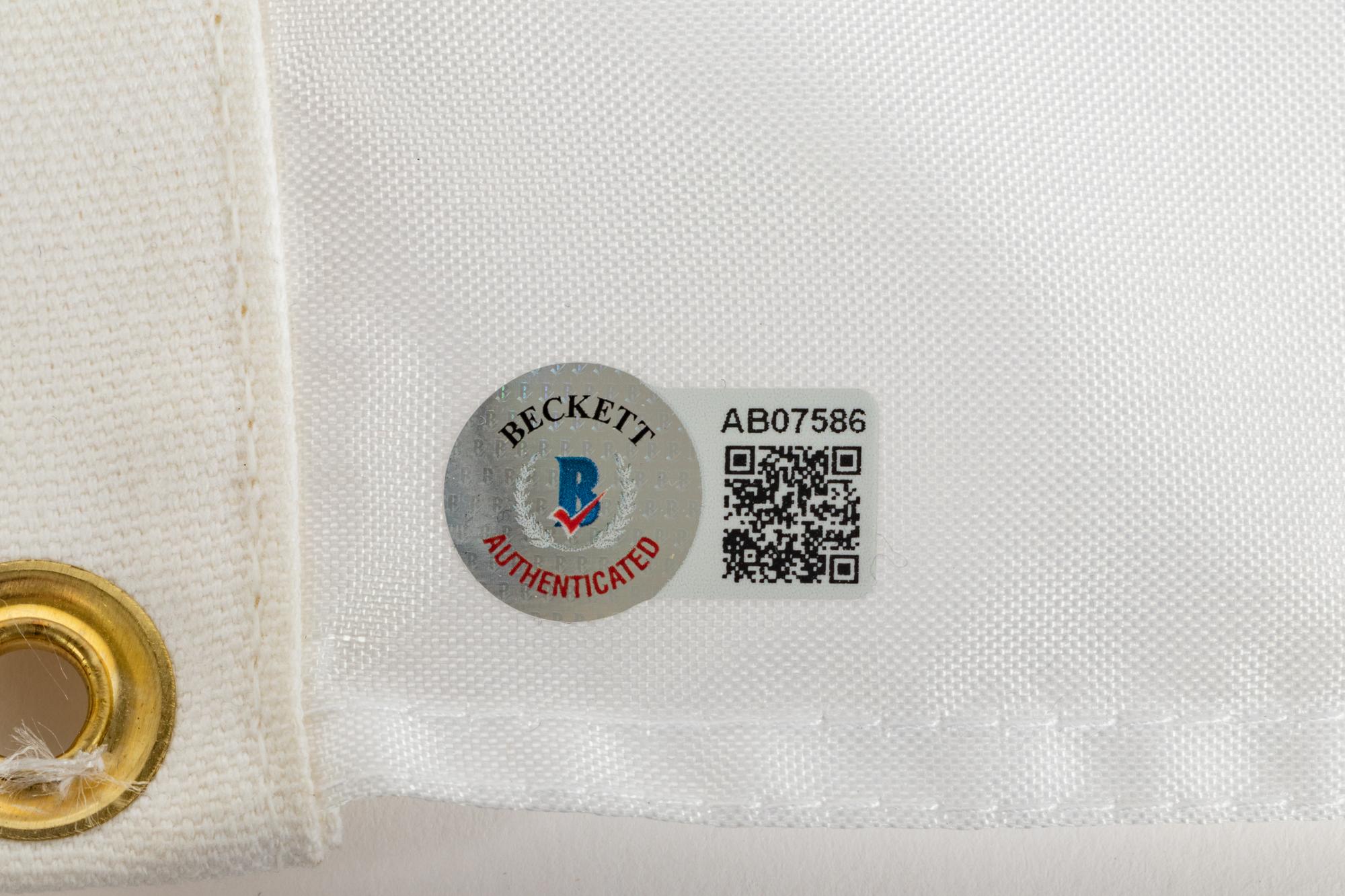 ** Now Grouped in 53 of Receipt ** A 2001 Chrysler All-Star Golf Shootout Signed Autograph Golf Flag Including Multiple Chicago Sports Legends (Beckett Authentication Services BAS Certified),