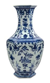 A Blue and White Porcelain Hexagonal Vase Height 17 1/4 inches. — 18TH/19TH CENTURY