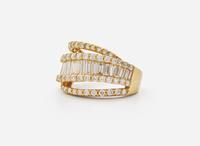 A Ladies 18K Yellow Gold and Diamond Ring