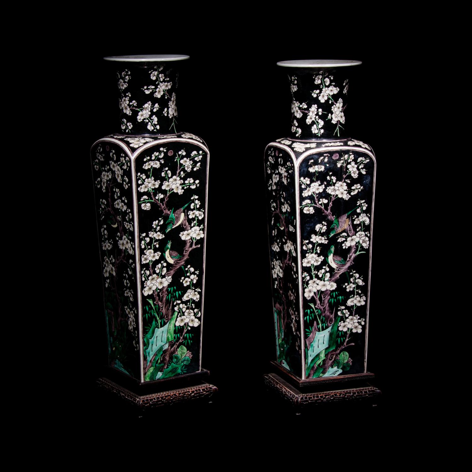A Pair of Chinese Famille Noire Porcelain Square Vases, 19th Century 清晚期 墨地素三彩喜上眉梢圖方瓶一對