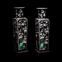A Pair of Chinese Famille Noire Porcelain Square Vases, 19th Century 清晚期 墨地素三彩喜上眉梢圖方瓶一對