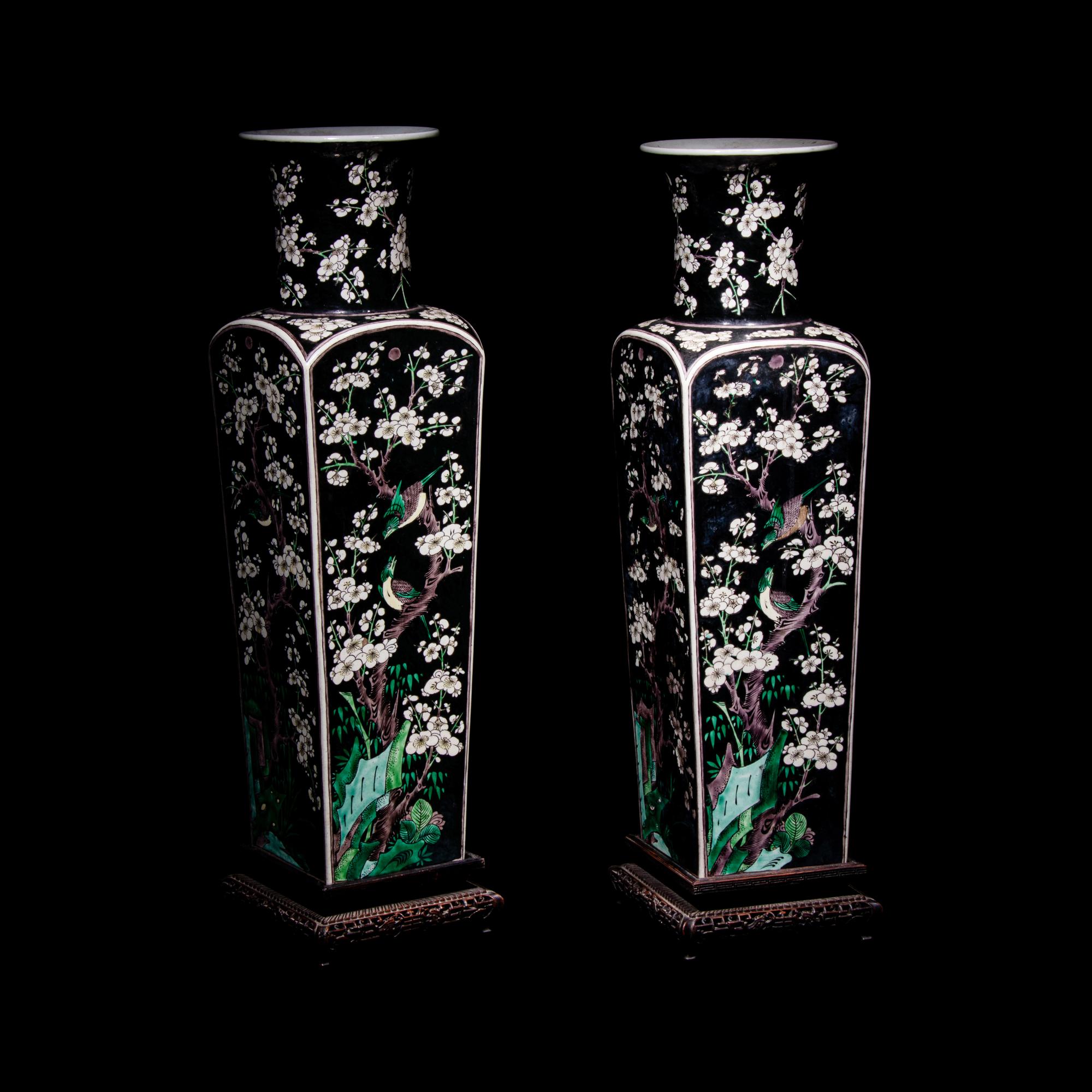 A Pair of Chinese Famille Noire Porcelain Square Vases, 19th Century 清晚期 墨地素三彩喜上眉梢圖方瓶一對
