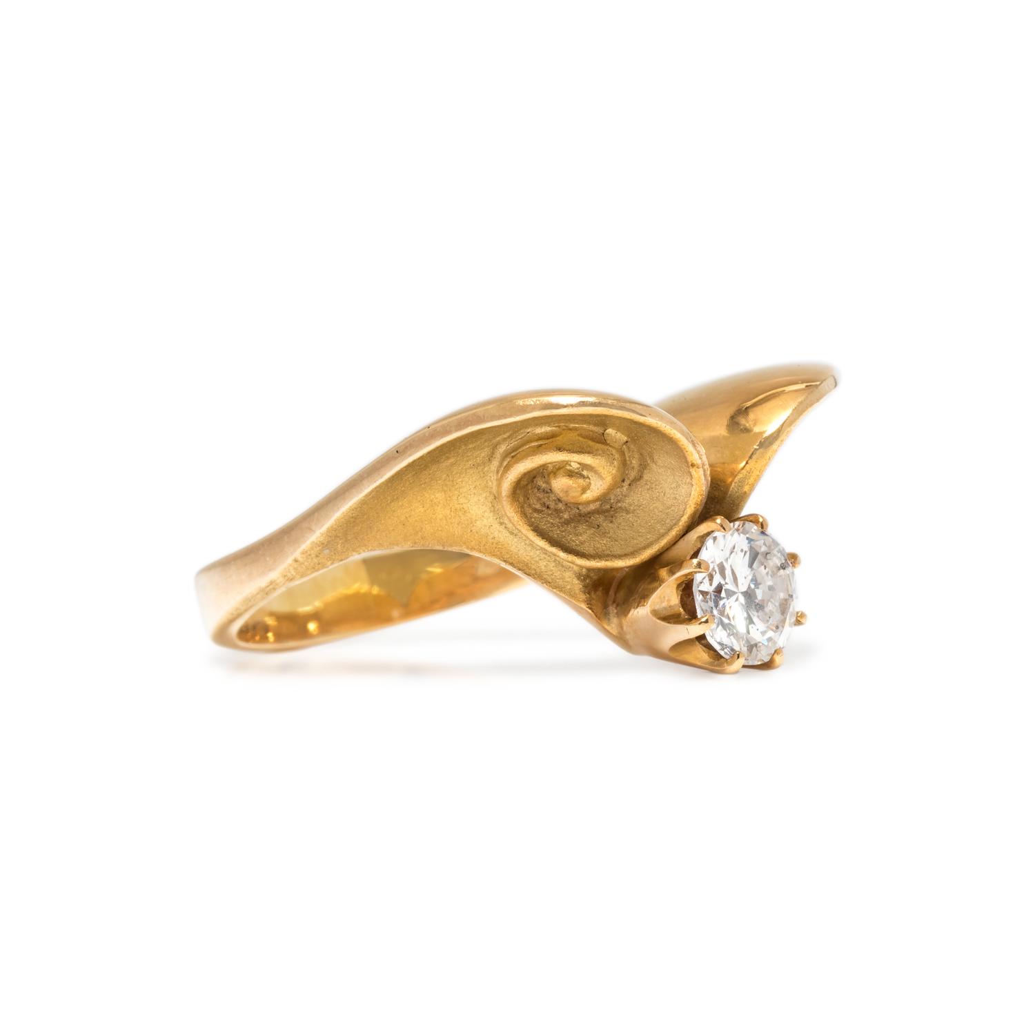 YELLOW GOLD AND DIAMOND RING