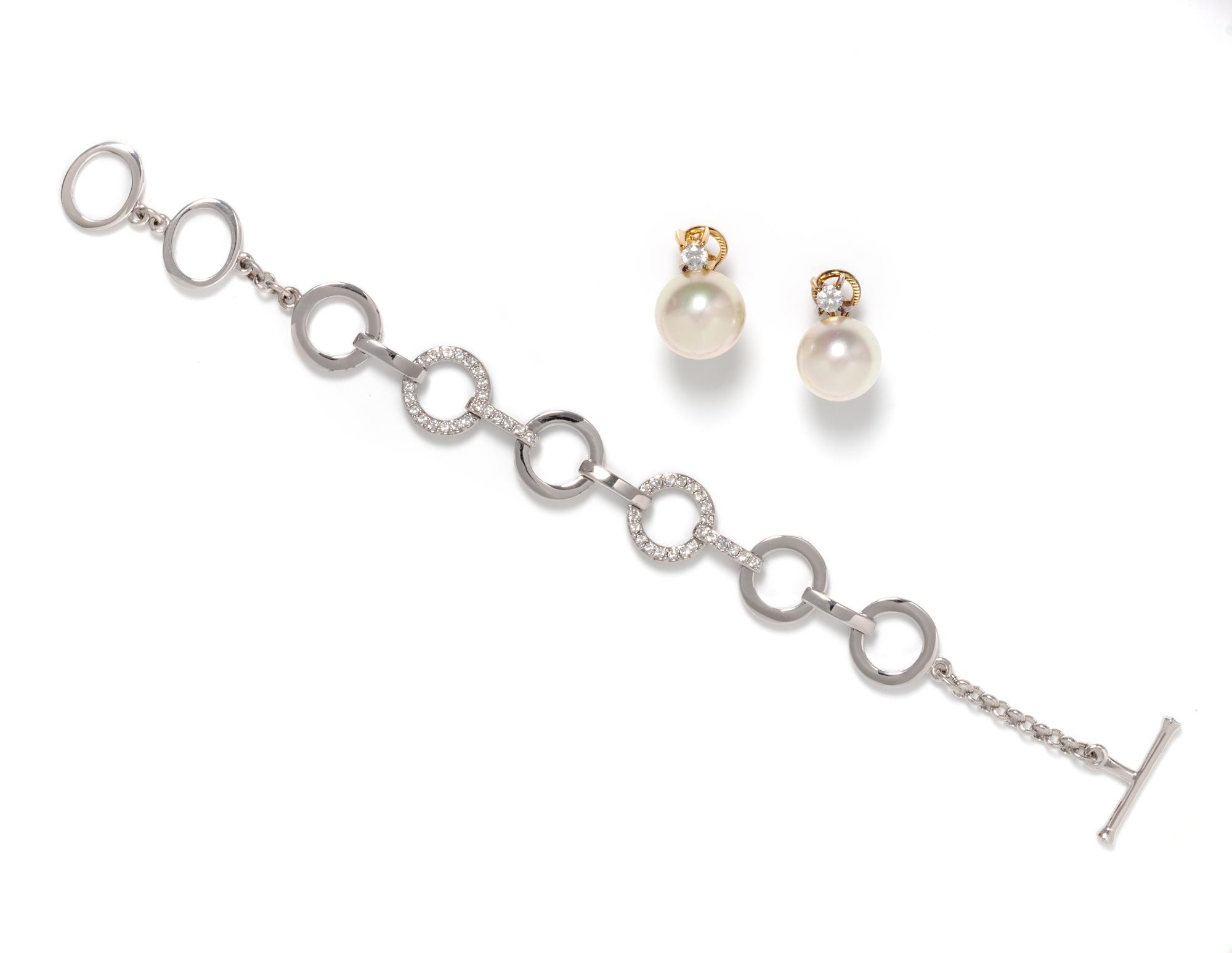 COLLECTION OF COSTUME JEWELRY