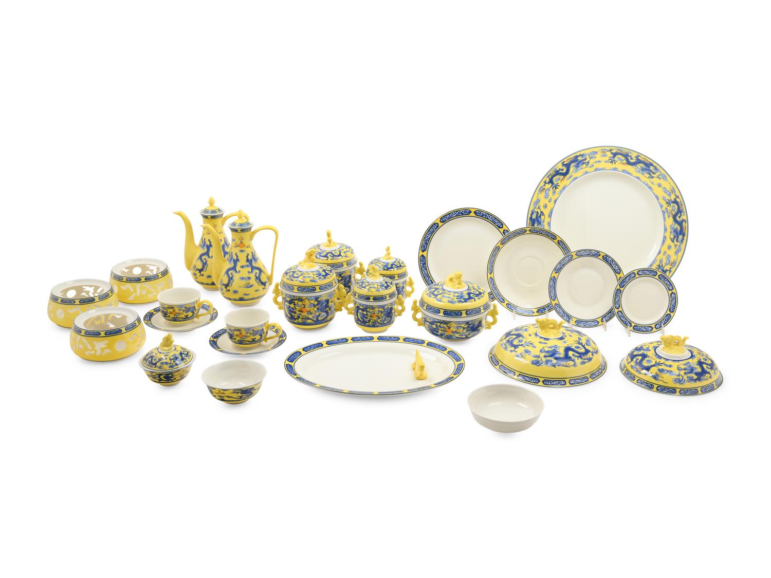 A Chinese Porcelain Dinner Service