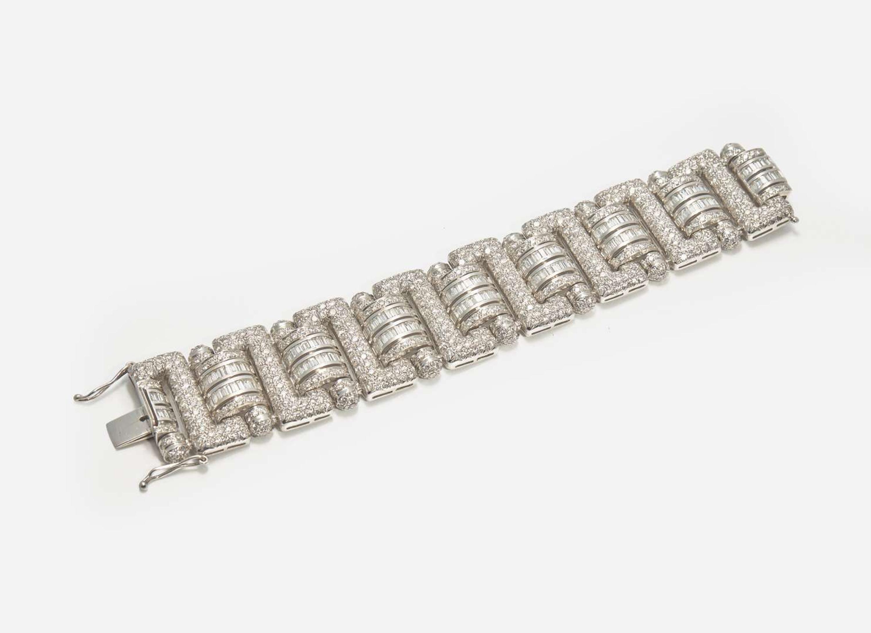An 18K White Gold and Diamond Bracelet