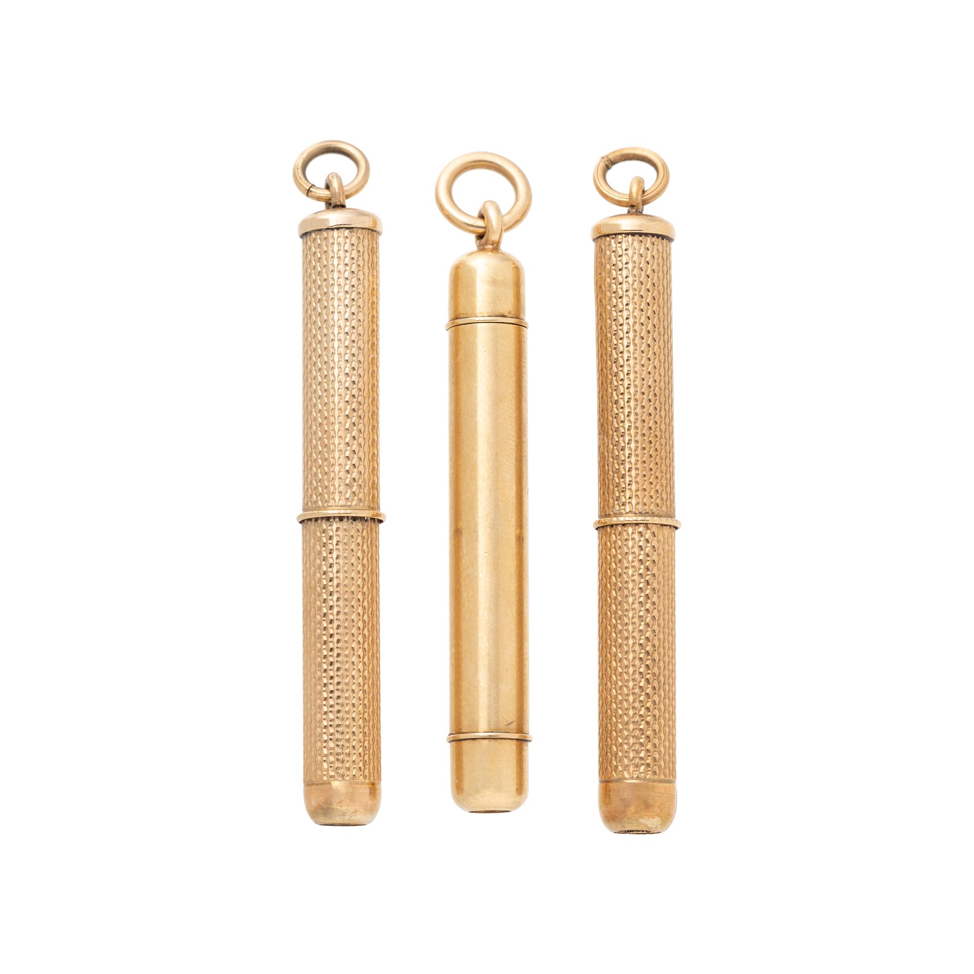 COLLECTION OF YELLOW GOLD ARTICLES