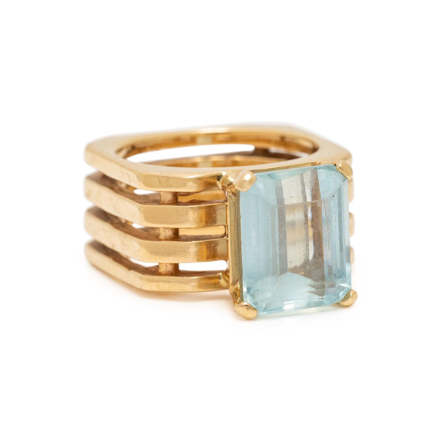YELLOW GOLD AND AQUAMARINE RING