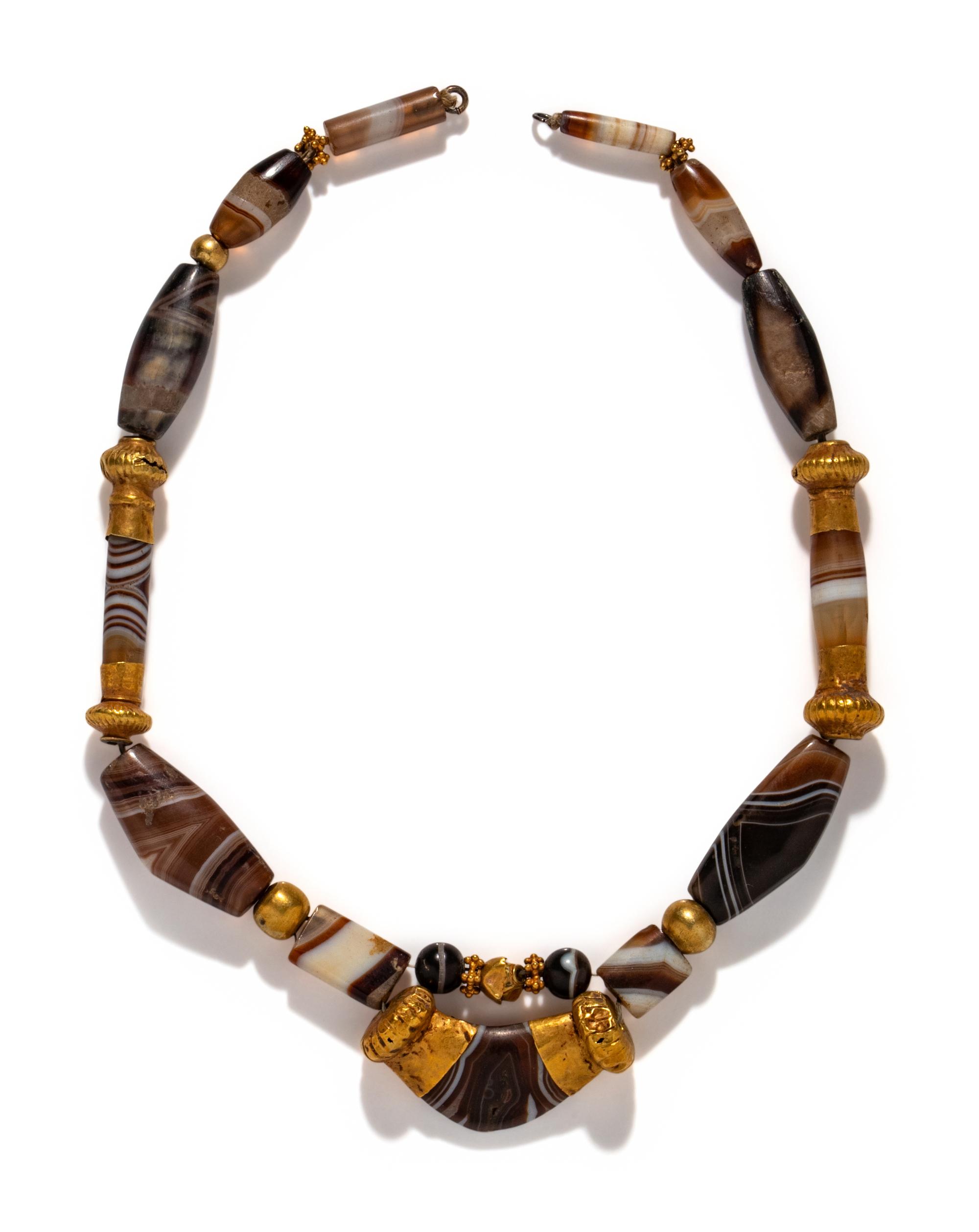 A Western Asiatic Banded Agate and Gold Necklace