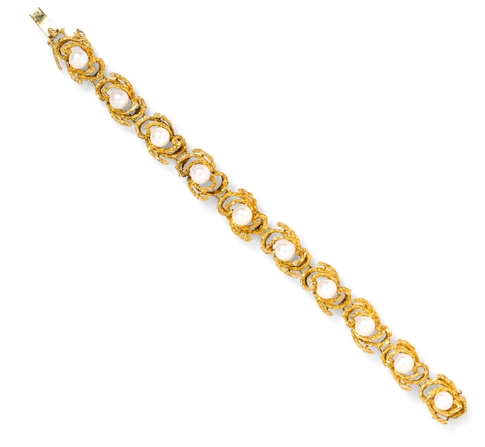 A 14 Karat Yellow Gold and Cultured Pearl Bracelet, Cecil, 20.60 dwts.