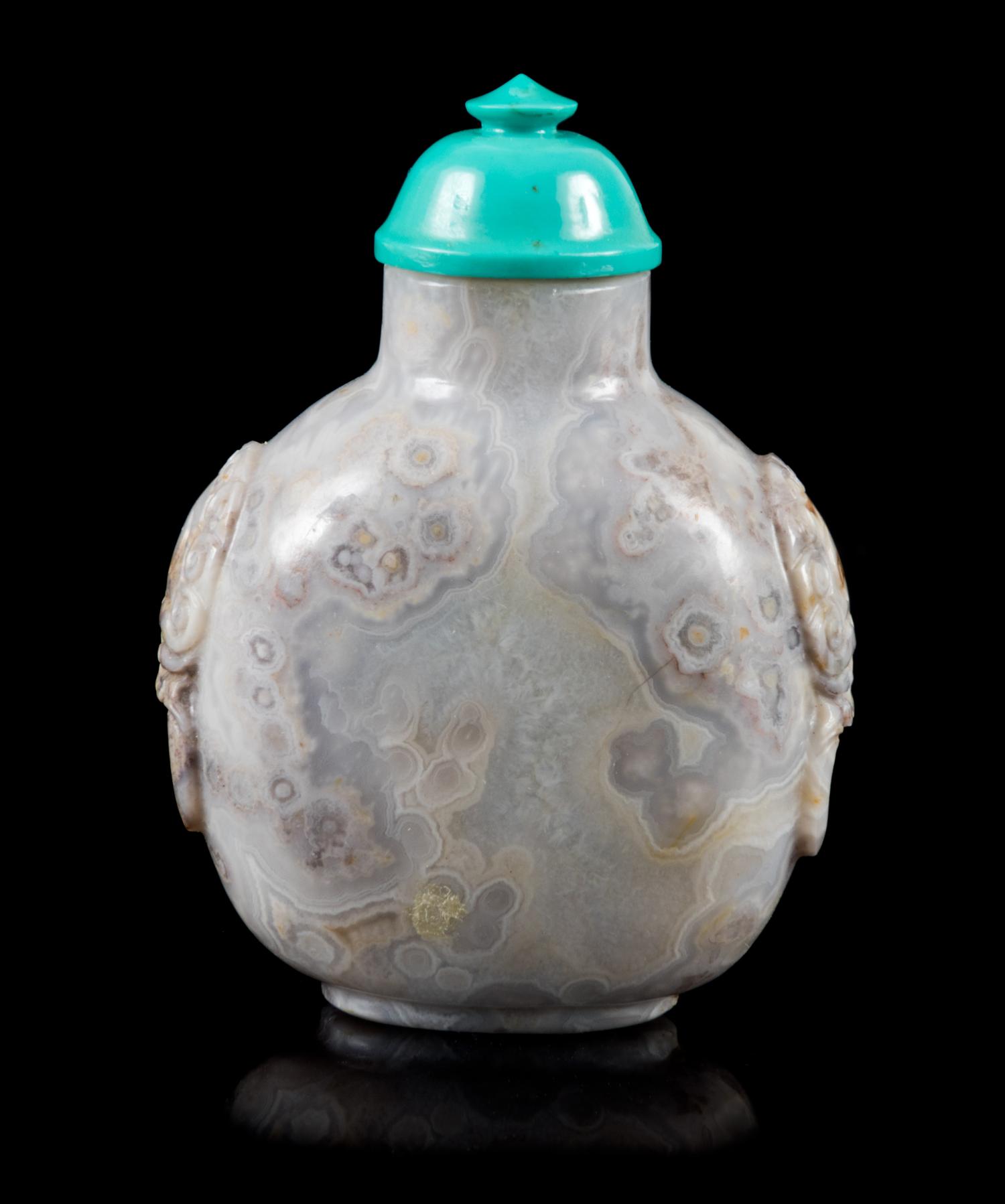 A 'Macaroni' Agate Snuff Bottle Height 1 7/8 inches. — OFFICIAL SCHOOL, 1760-1850