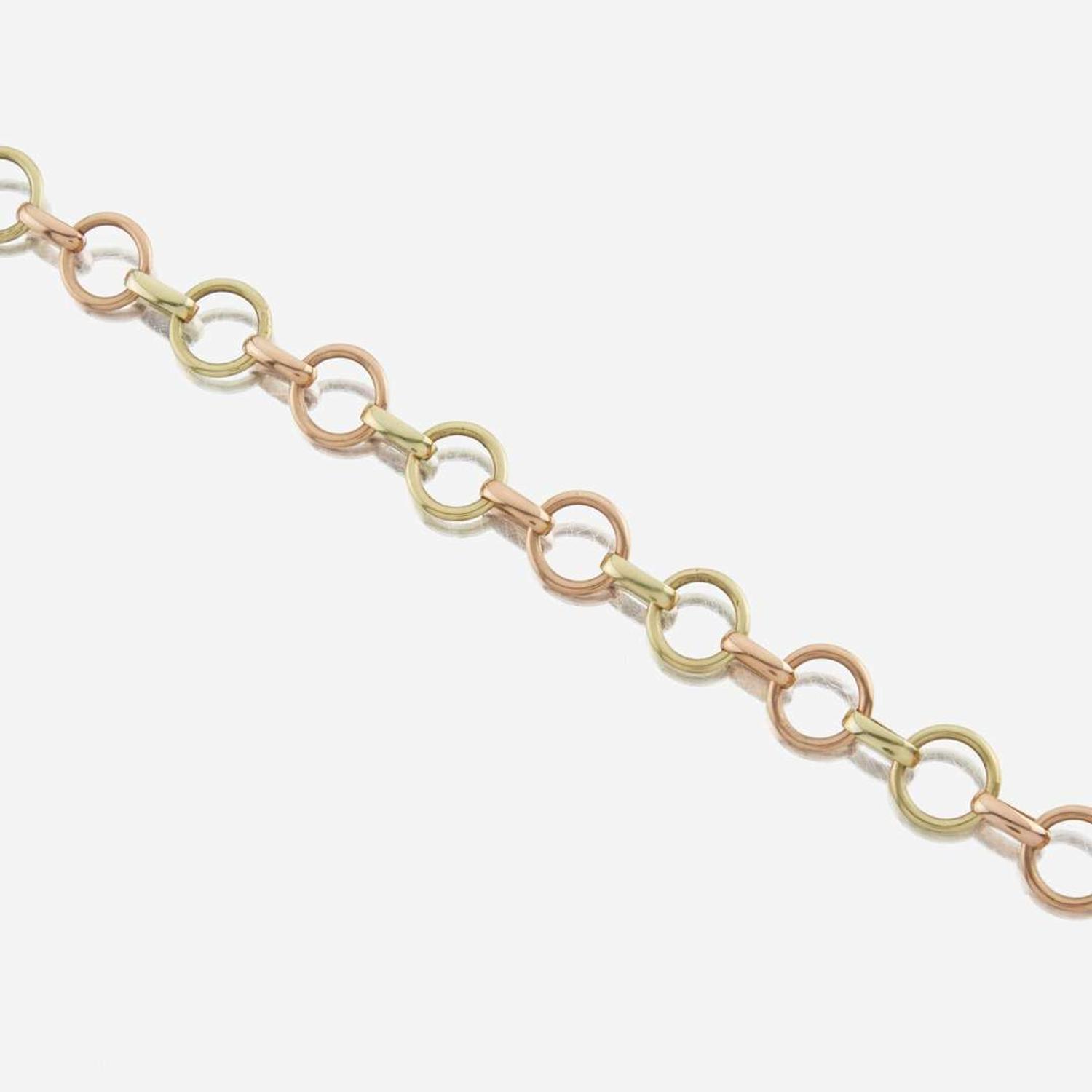A bicolor gold necklace