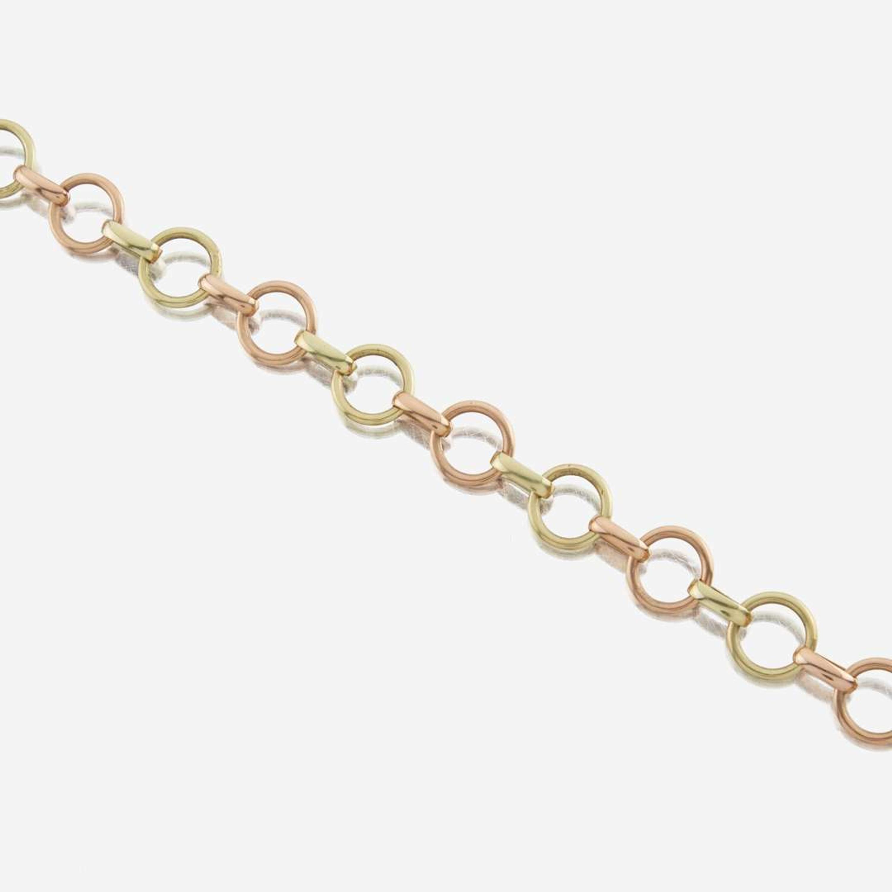 A bicolor gold necklace