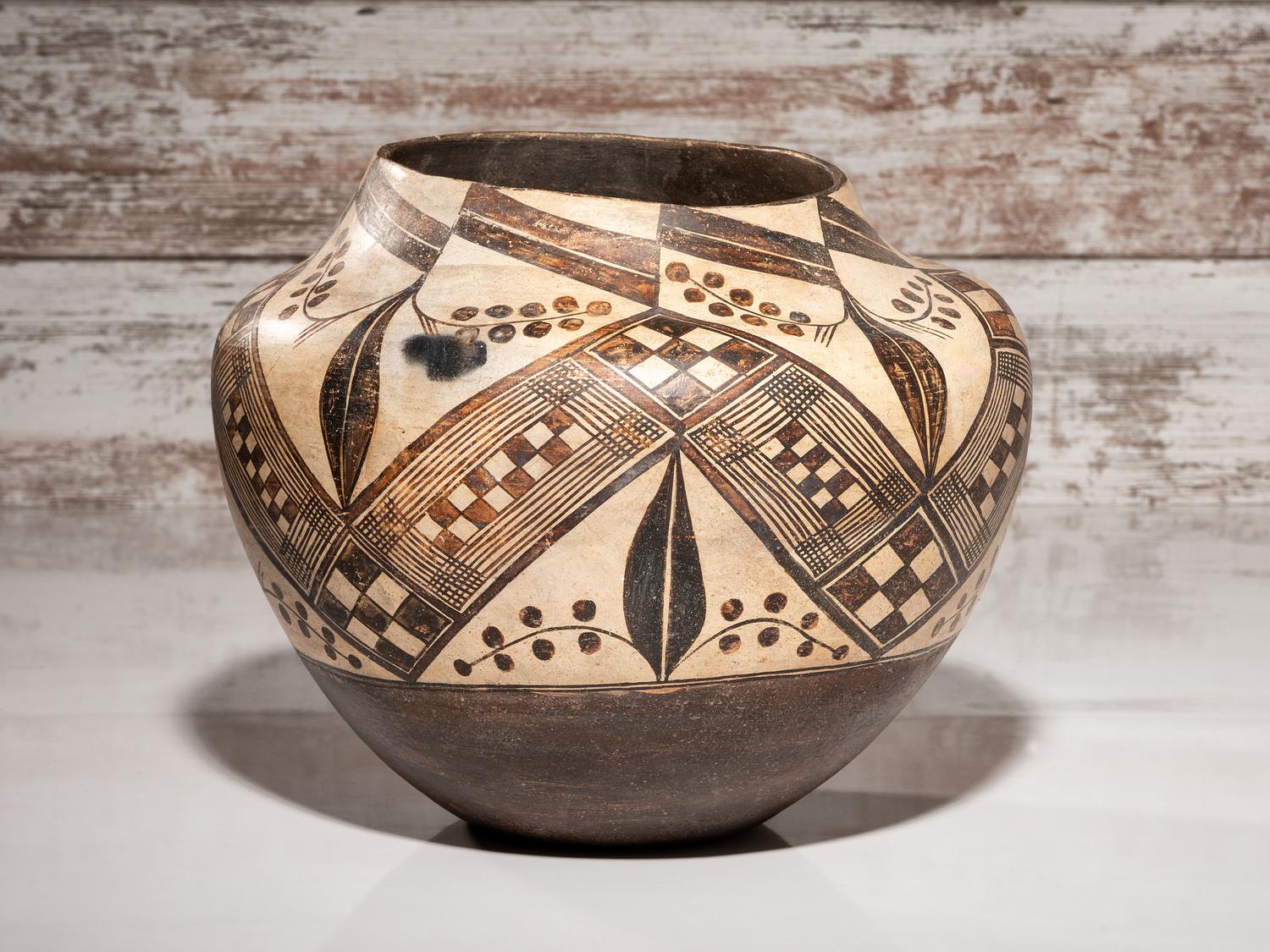 Acoma/Laguna Pottery Jar