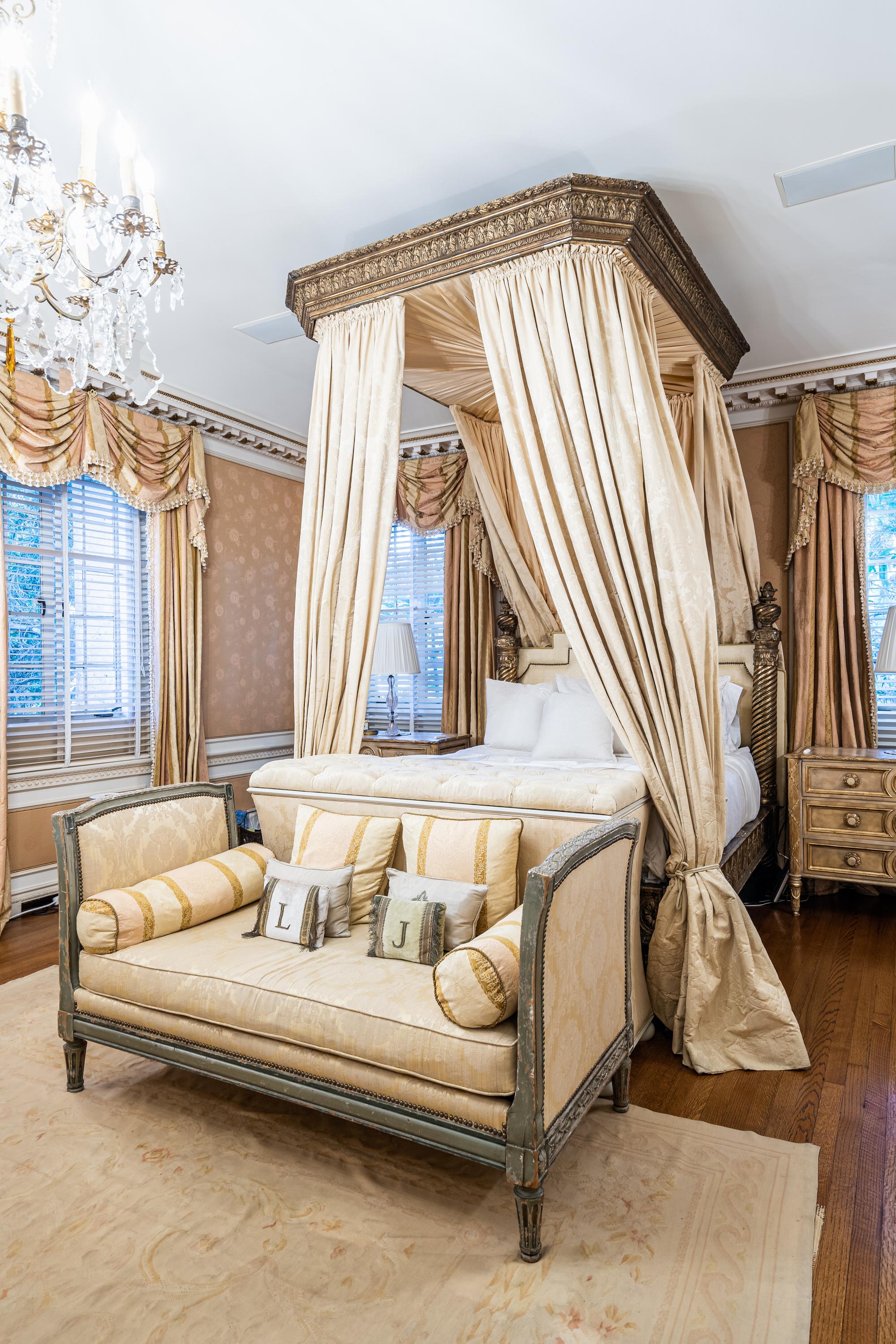 A Louis XVI Style Painted Day Bed