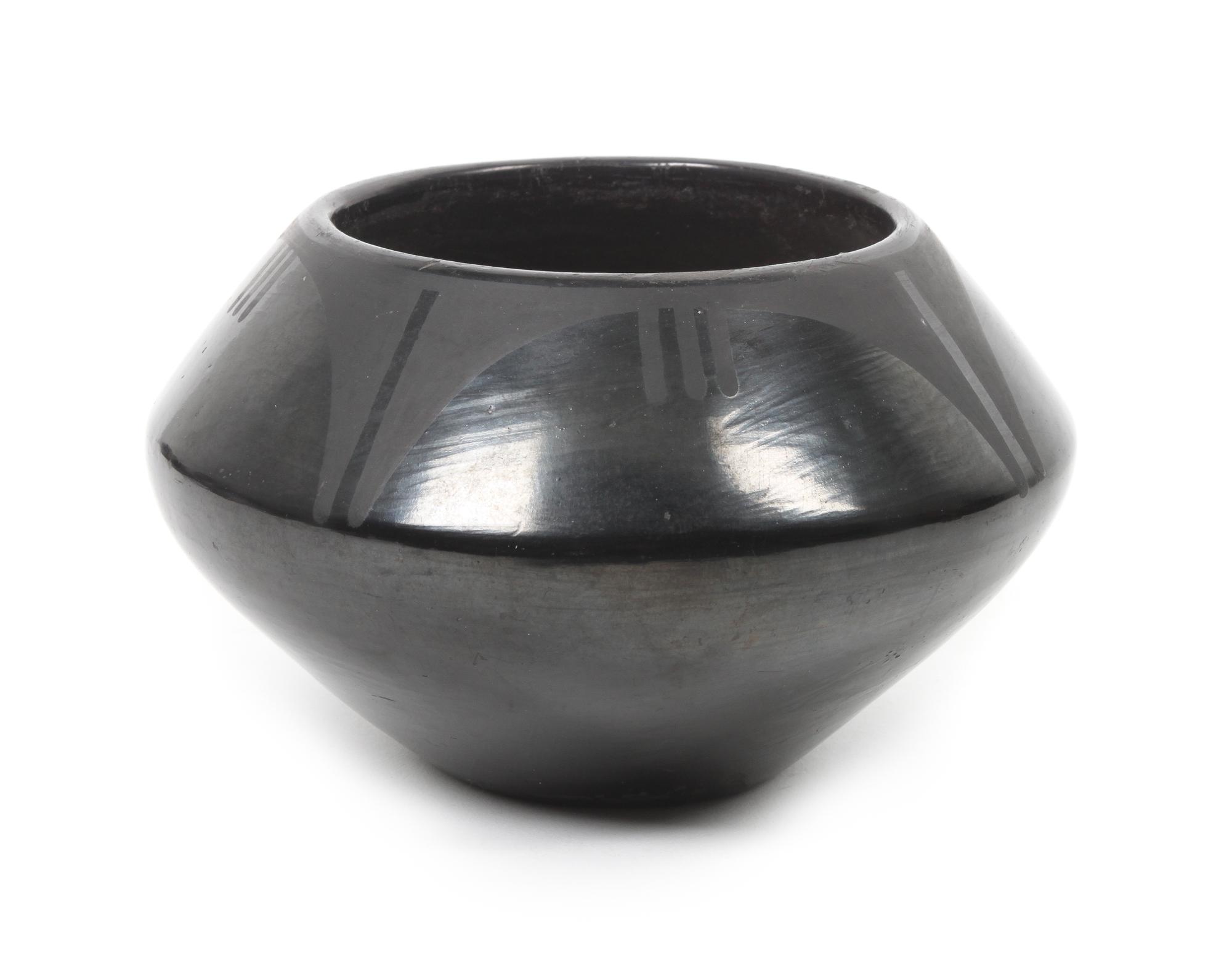 Maria Martinez (1887-1980), San Ildefonso Height 3 1/4 x diameter 5 inches.