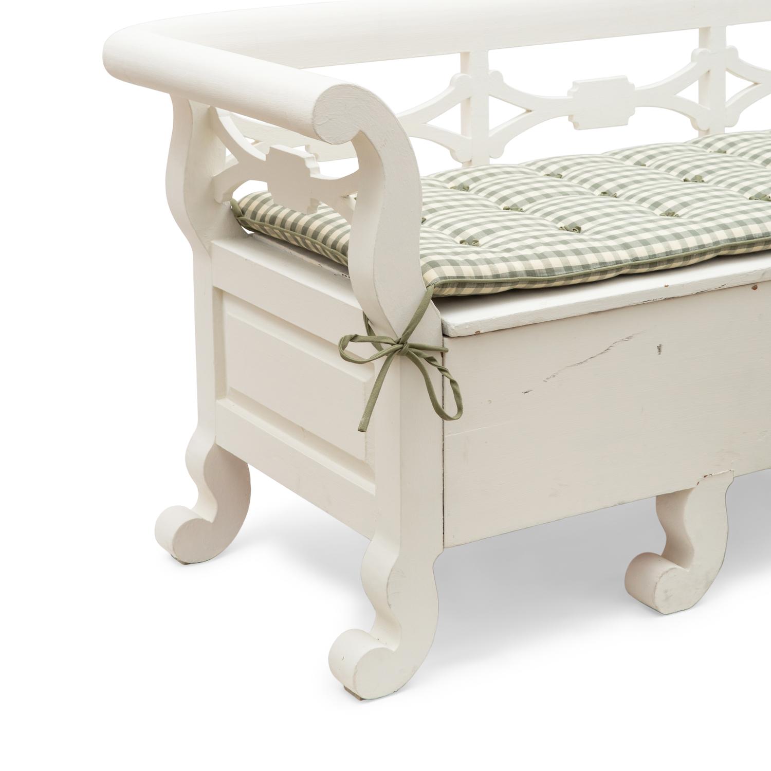 A Pair of Swedish Kökssoffa Painted Pine Storage Benches