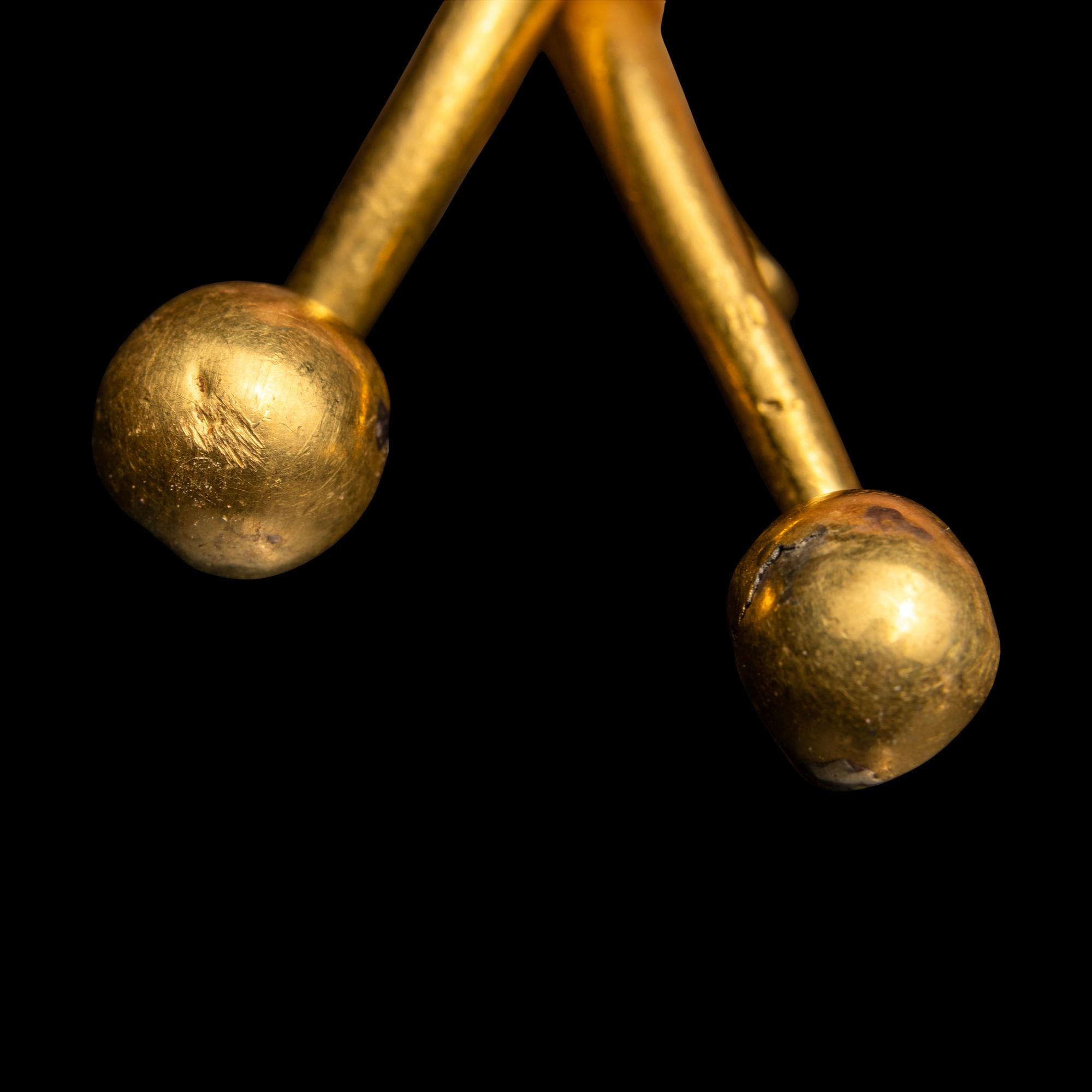 A Pair of Chinese Gold 'Clove' Earrings, Erhuan, Ming Dynasty 明 釘頭金丁香耳環一對