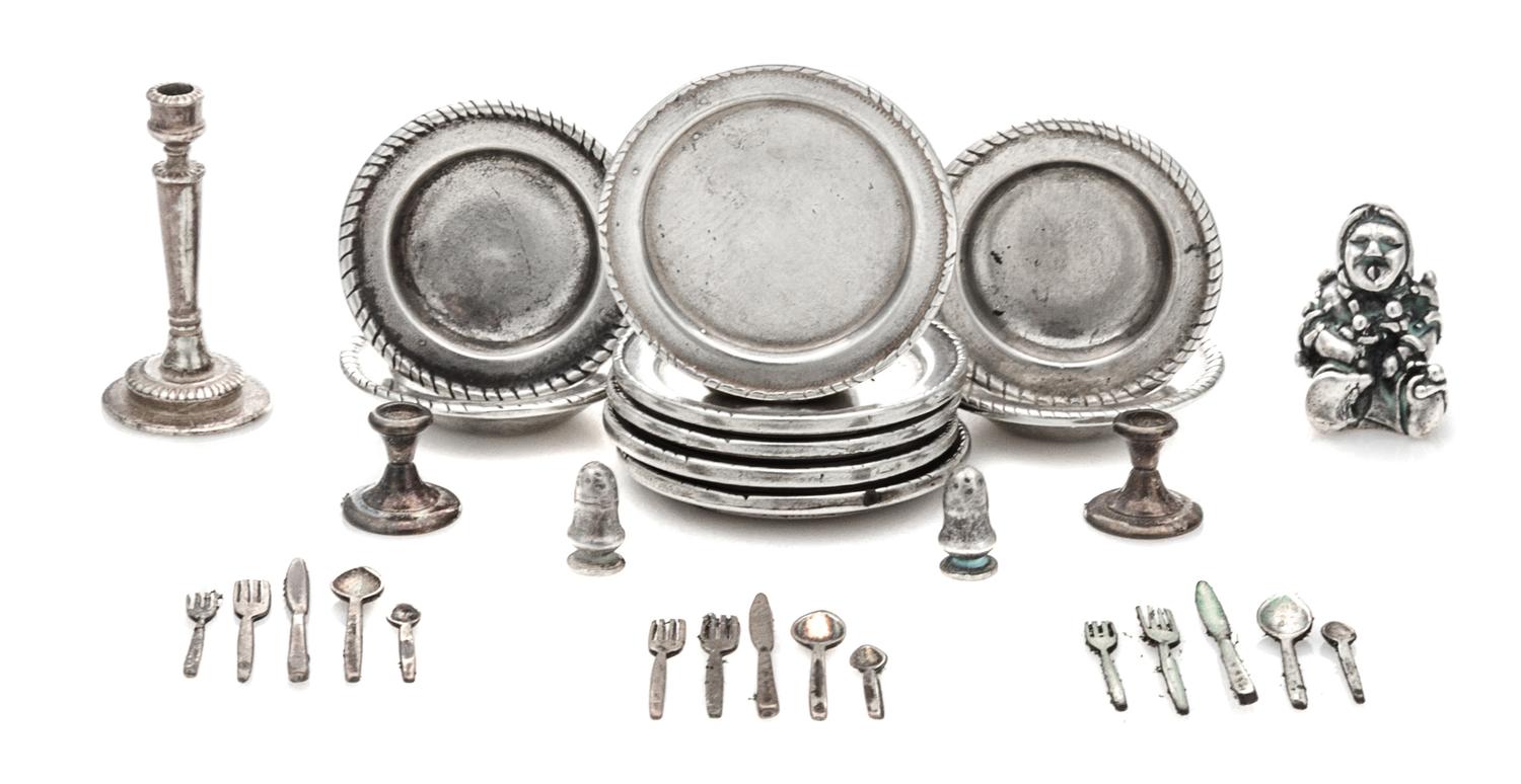 An American Silver Flatware Service For 22, Aerie Jewelers, comprising dinner knives, dinner forks, table spoons and teaspoons, togethe