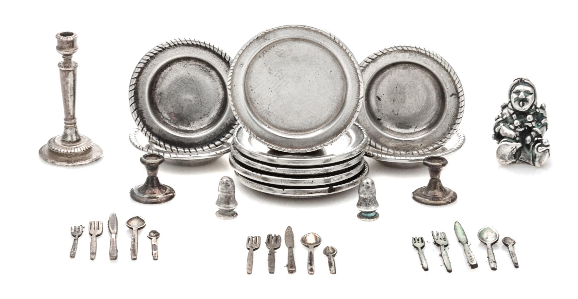 An American Silver Flatware Service For 22, Aerie Jewelers, comprising dinner knives, dinner forks, table spoons and teaspoons, togethe