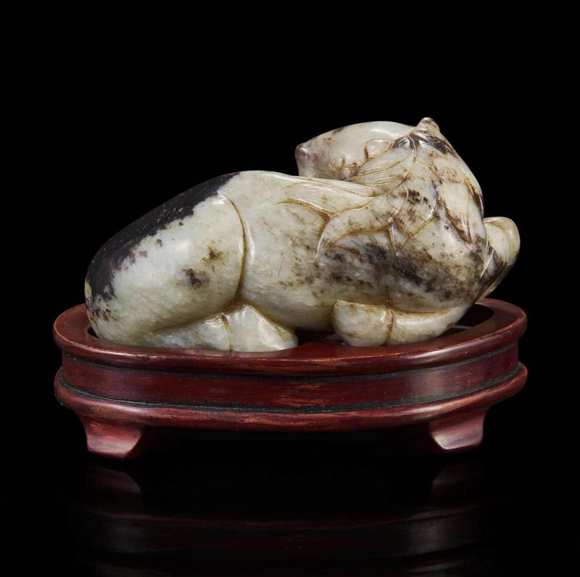 A Chinese jade carving of a recumbent horse 玉雕卧马 Ming dynasty-early Qing dynasty ????