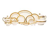 A Minton Buckingham Porcelain Dinner Service