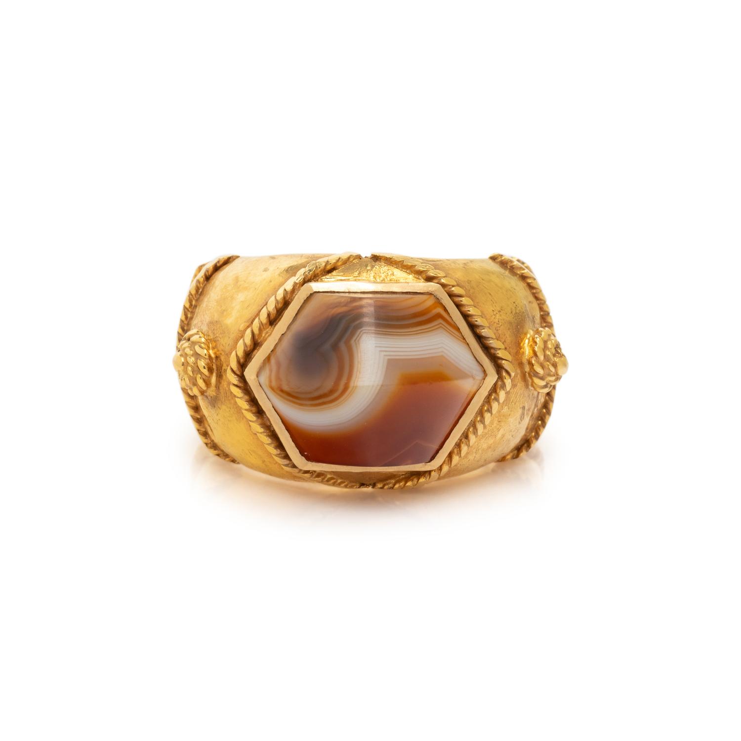 YELLOW GOLD AND BANDED AGATE RING