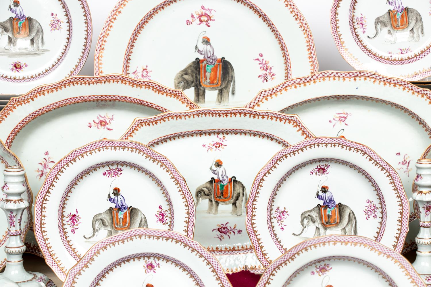 A Chinese Export Porcelain Dinner Service