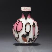 A Chinese Two-Color Glass Overlay Snuff Bottle, Qing Dynasty, 19th Century — 清晚期 涅白地套雙色料博古圖鼻煙壺