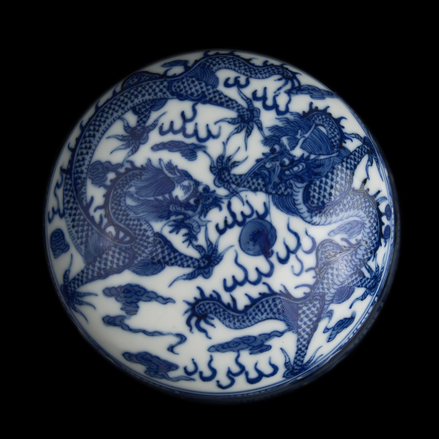A Chinese Blue and White Porcelain "Dragons" Seal Paste Box, Late 19th/Early 20th Century 晚清-民國 青花龍紋印泥盒