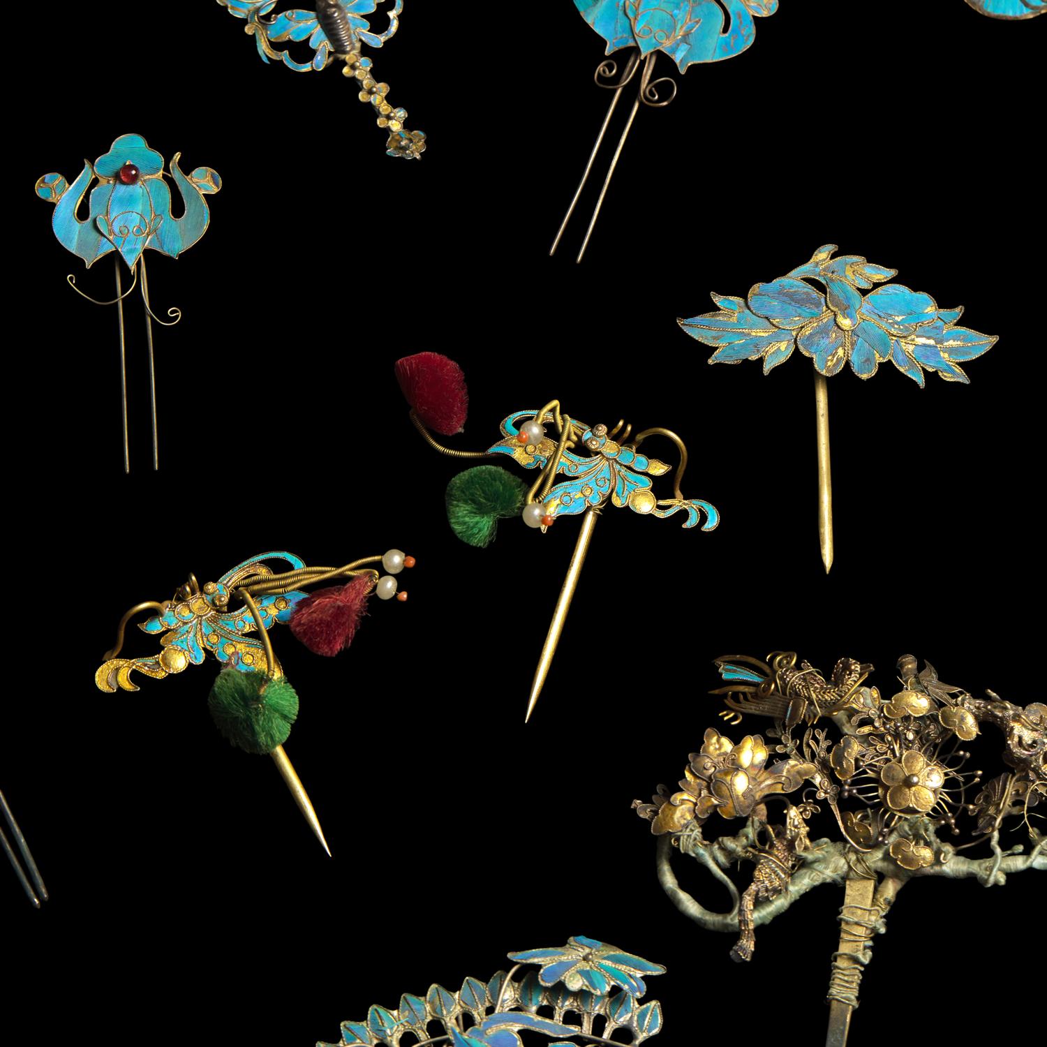 16 Chinese Kingfisher Feather Embellished and Blue Enameled Gilt Metal Hair Pins, 19th Century 清晚期 點翠、燒藍髮簪一組十六件