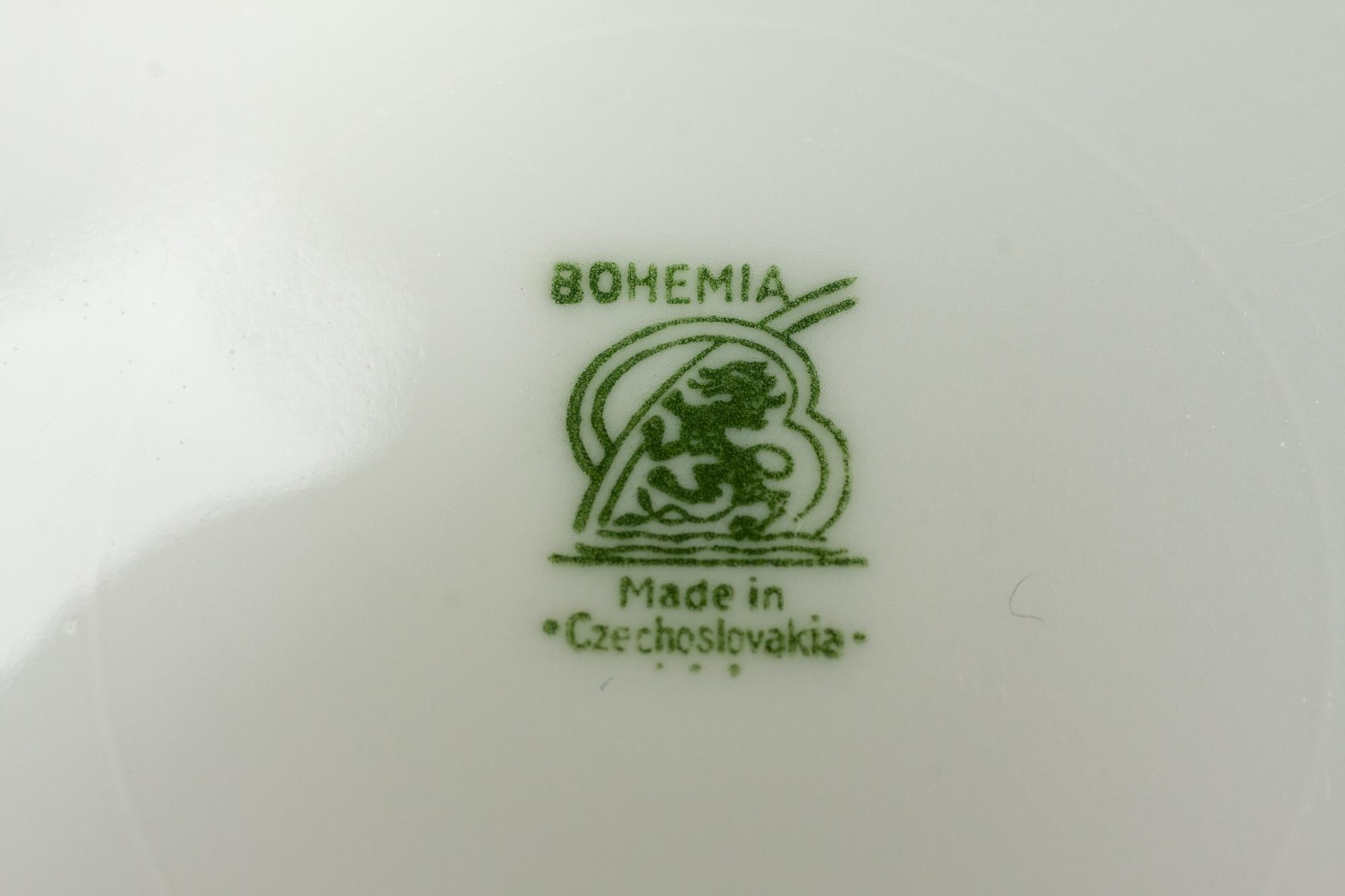 A Set of Twelve Continental Porcelain Plates