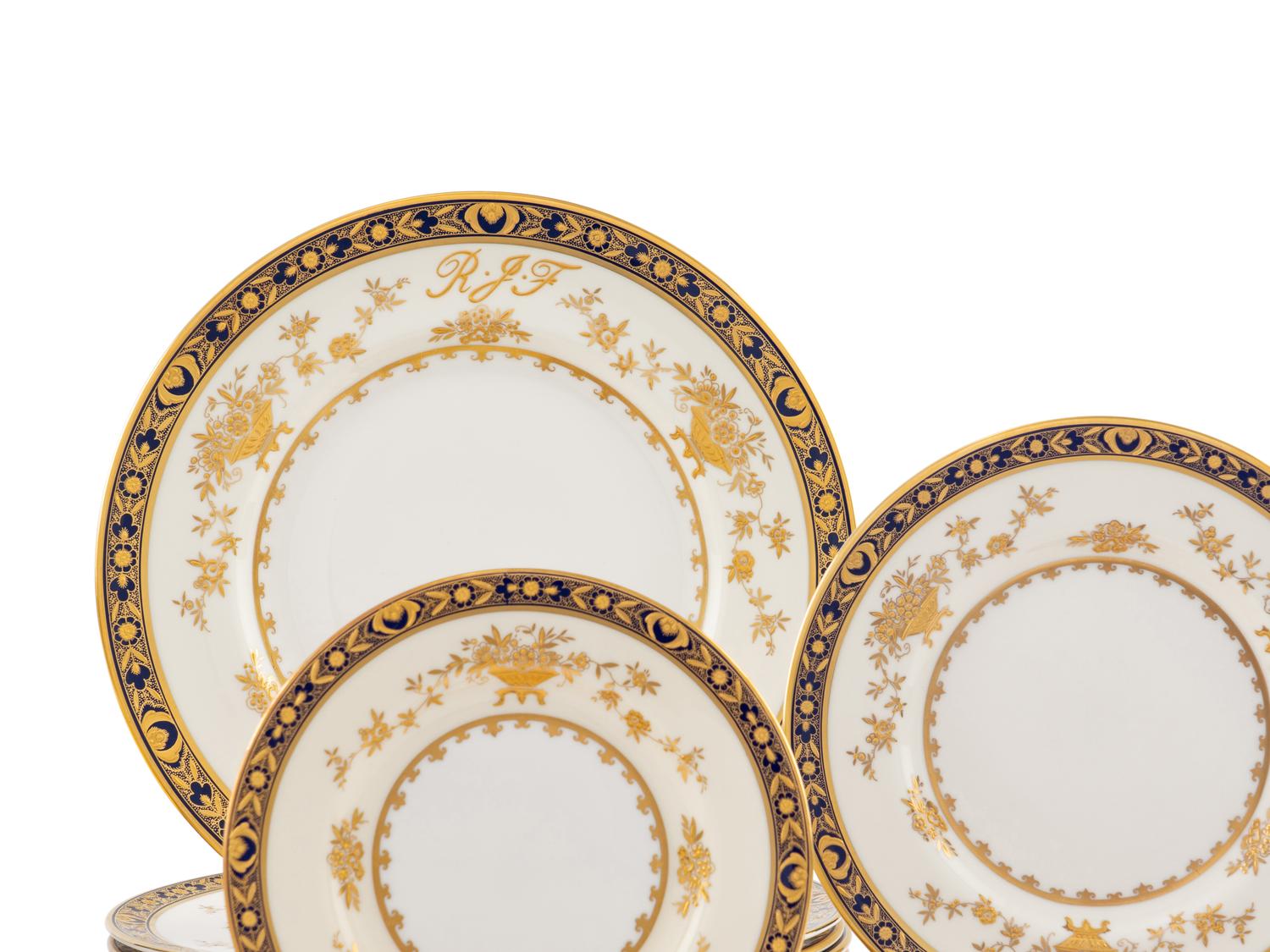 A Minton Dynasty Porcelain Dinner Service