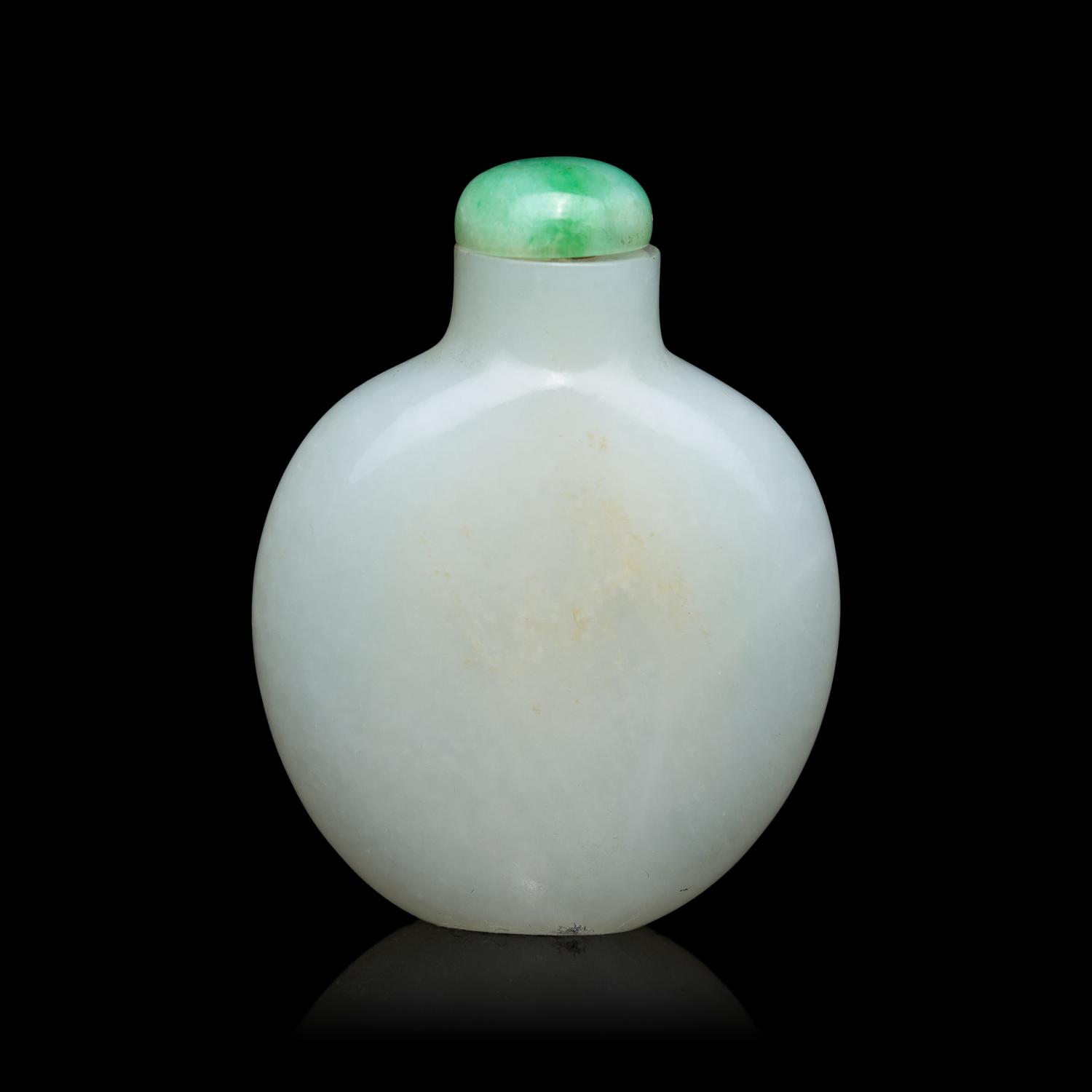 A Chinese White Jade Snuff Bottle, 18th/19th Century 清中期 白玉素面鼻烟壺