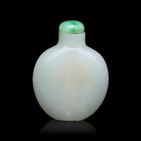 A Chinese White Jade Snuff Bottle, 18th/19th Century 清中期 白玉素面鼻烟壺