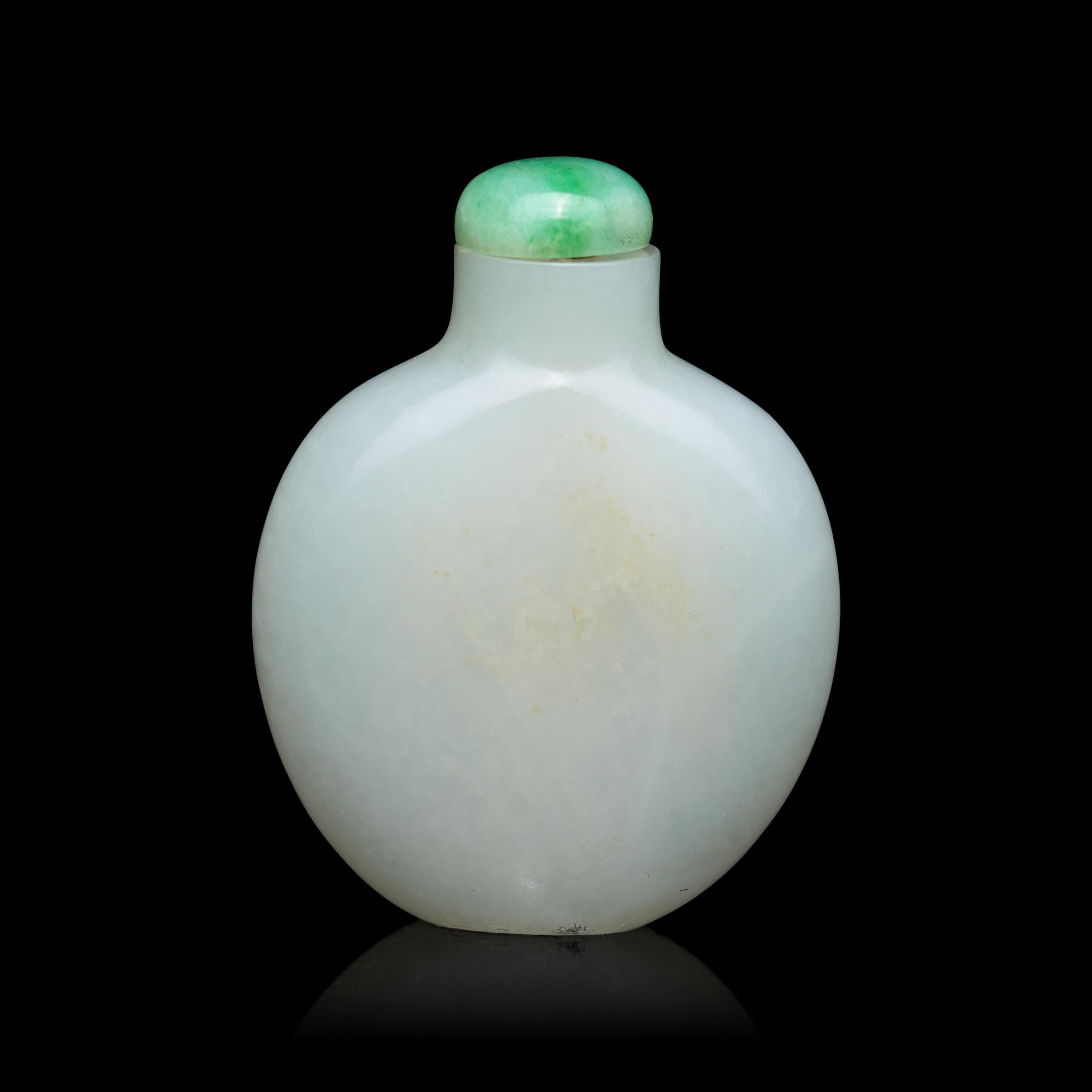 A Chinese White Jade Snuff Bottle, 18th/19th Century 清中期 白玉素面鼻烟壺