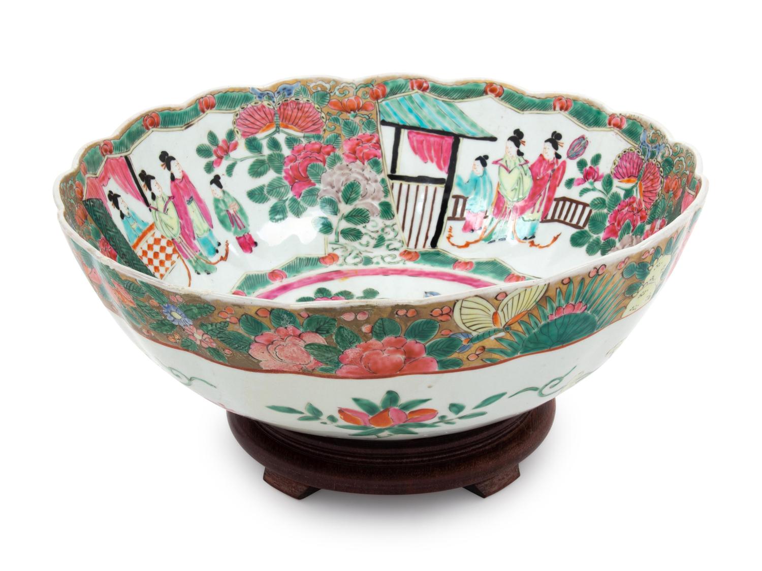 A Famille Rose Porcelain Bowl