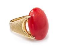 An 18 Karat Yellow Gold and Coral Ring, 8.80 dwts.