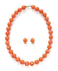 YELLOW GOLD AND CORAL BEAD SUITE