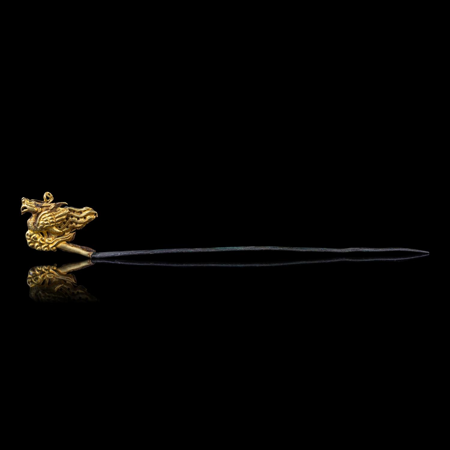A Chinese Gold and Silver 'Phoenix and Cloud' Hairpin, Zan, Yuan-Ming Dynasty 元-明 鳳踏祥雲銀脚金簪