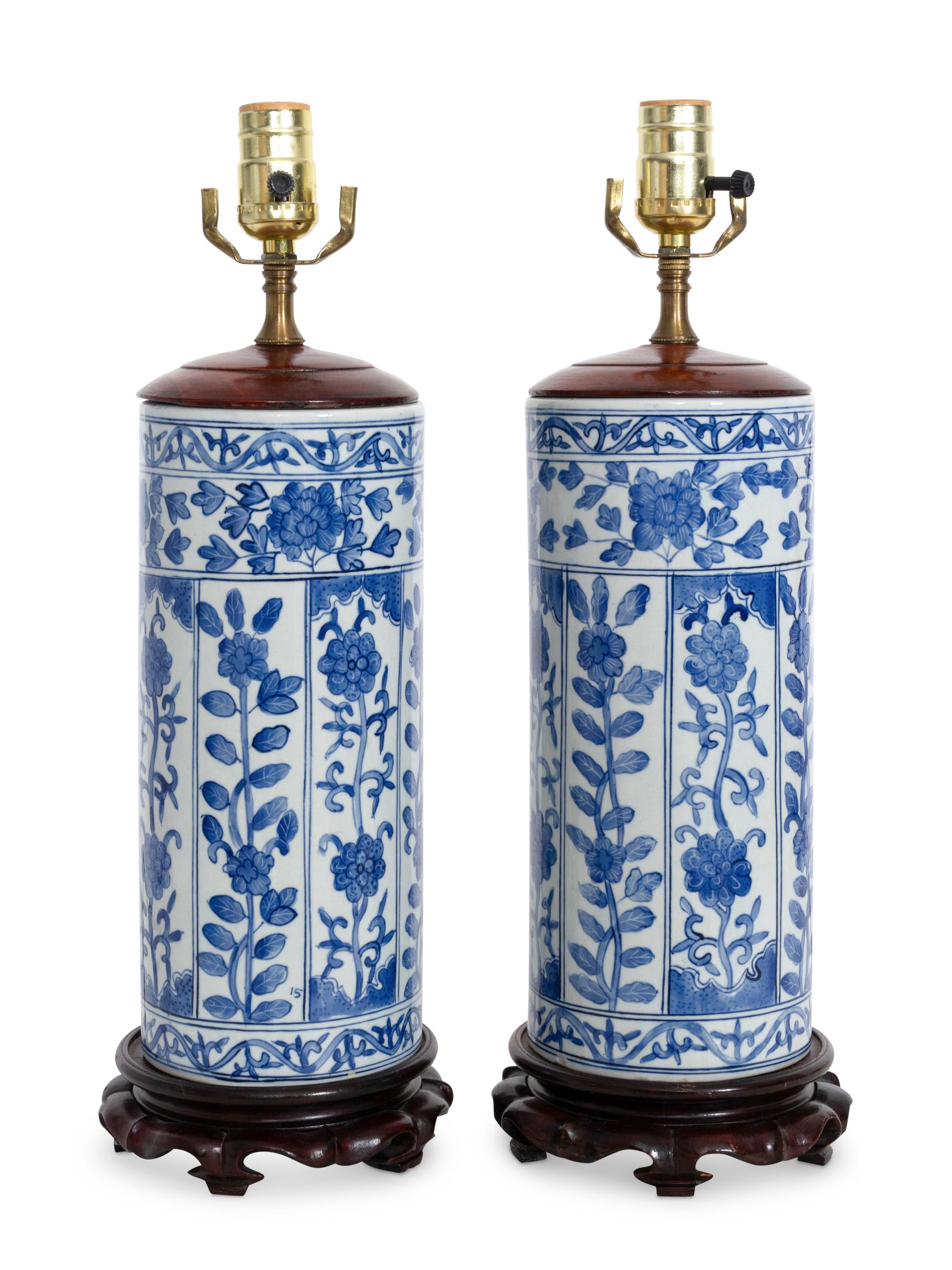 A Pair of Chinese Export Blue and White Porcelain Hat Stands