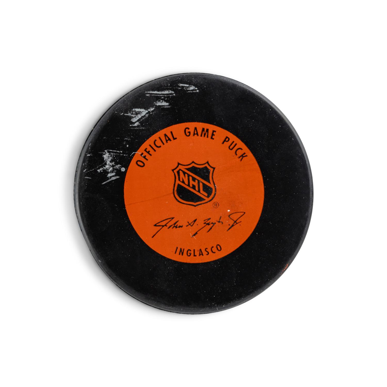A Group of Wayne Gretzky Signed Autograph Items (Beckett Authentication Services),