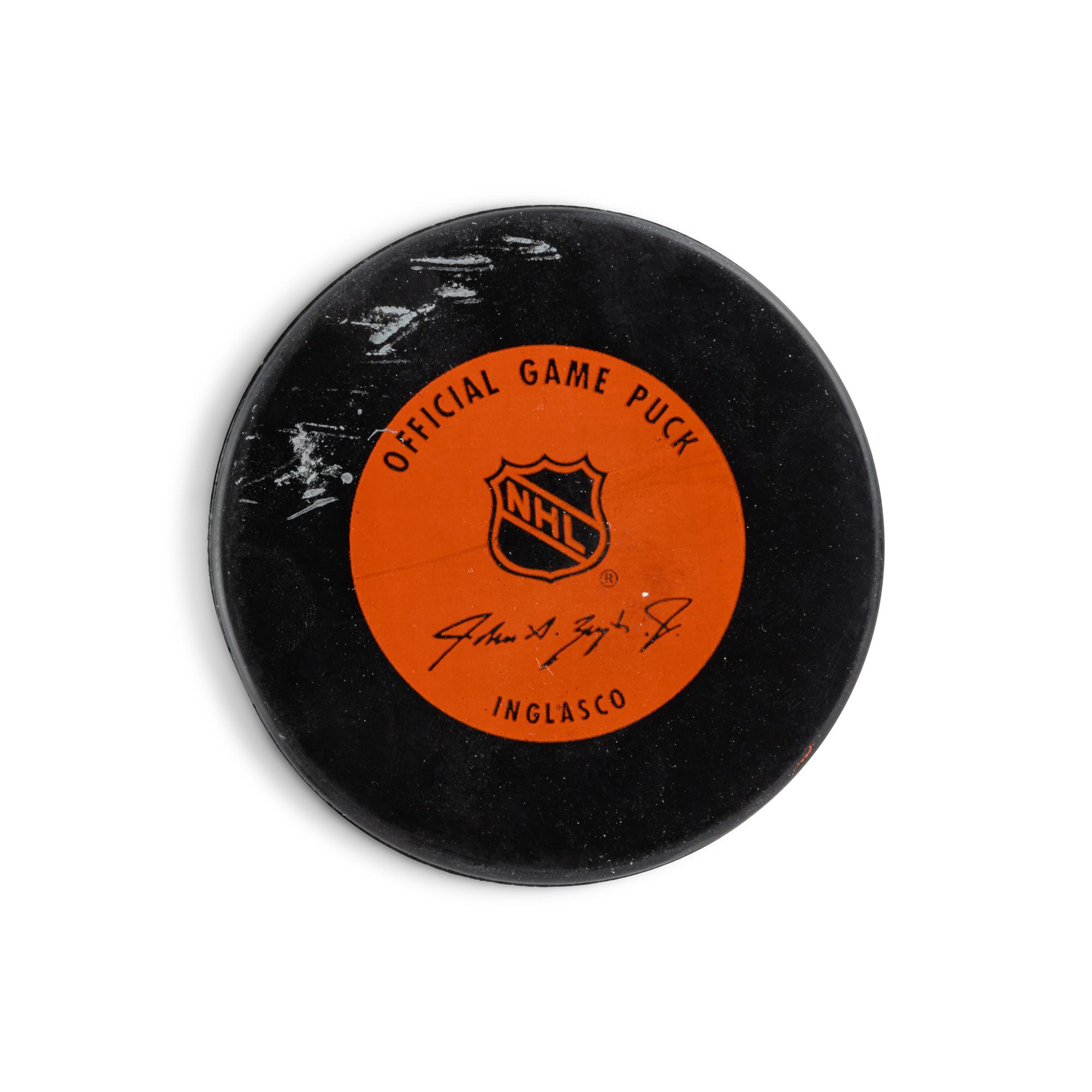 A Group of Wayne Gretzky Signed Autograph Items (Beckett Authentication Services),