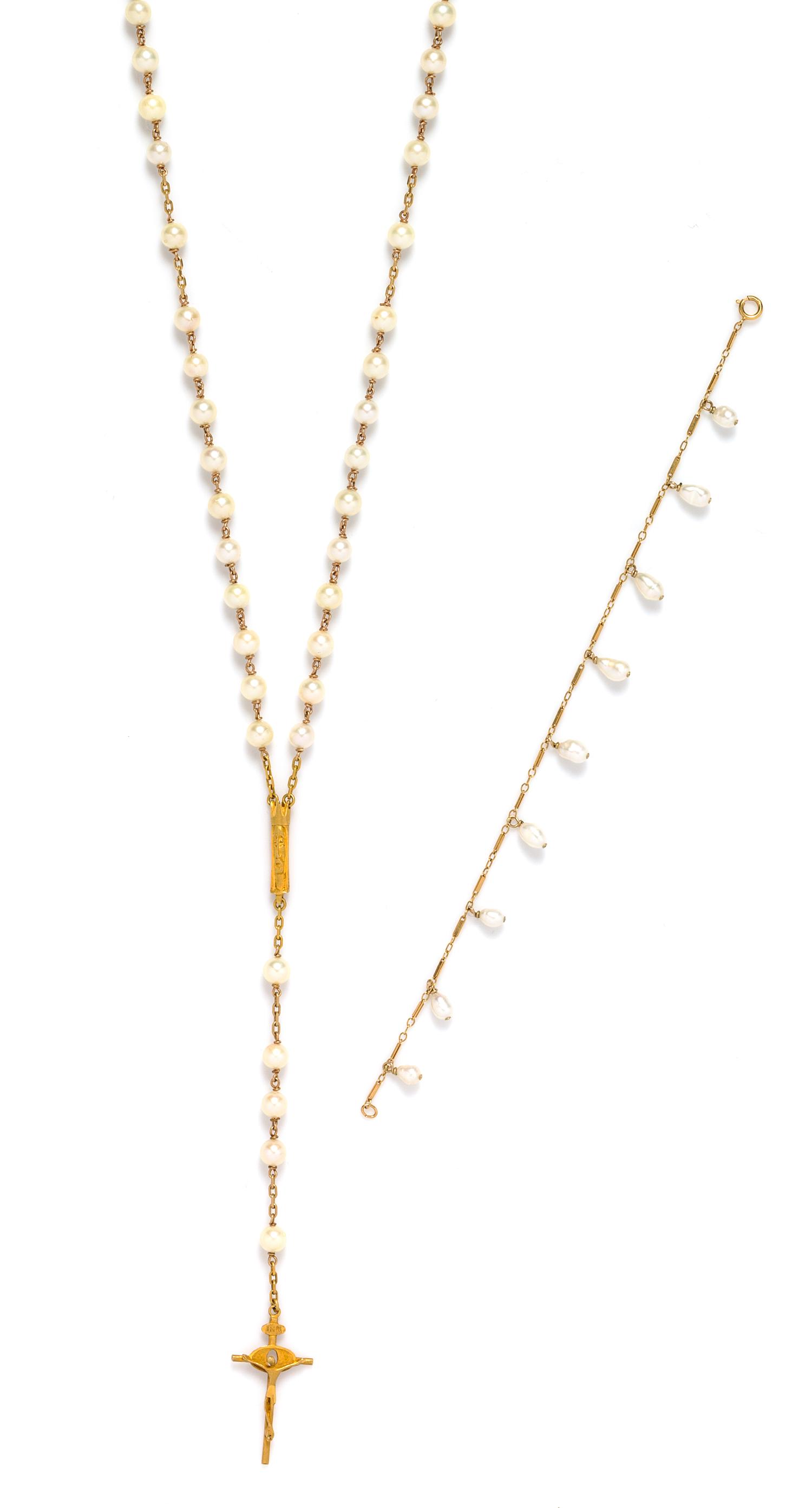 An 18 Karat Yellow Gold and Cultured Pearl Rosary, 15.80 dwts.