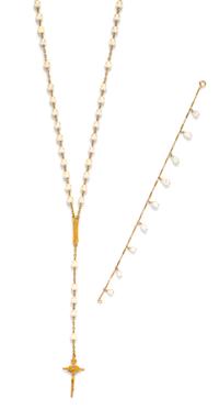 An 18 Karat Yellow Gold and Cultured Pearl Rosary, 15.80 dwts.