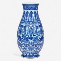 An unusual large Chinese blue and white porcelain archaistic vase 倣古风格青花瓷瓶 Qianlong six-character seal mark