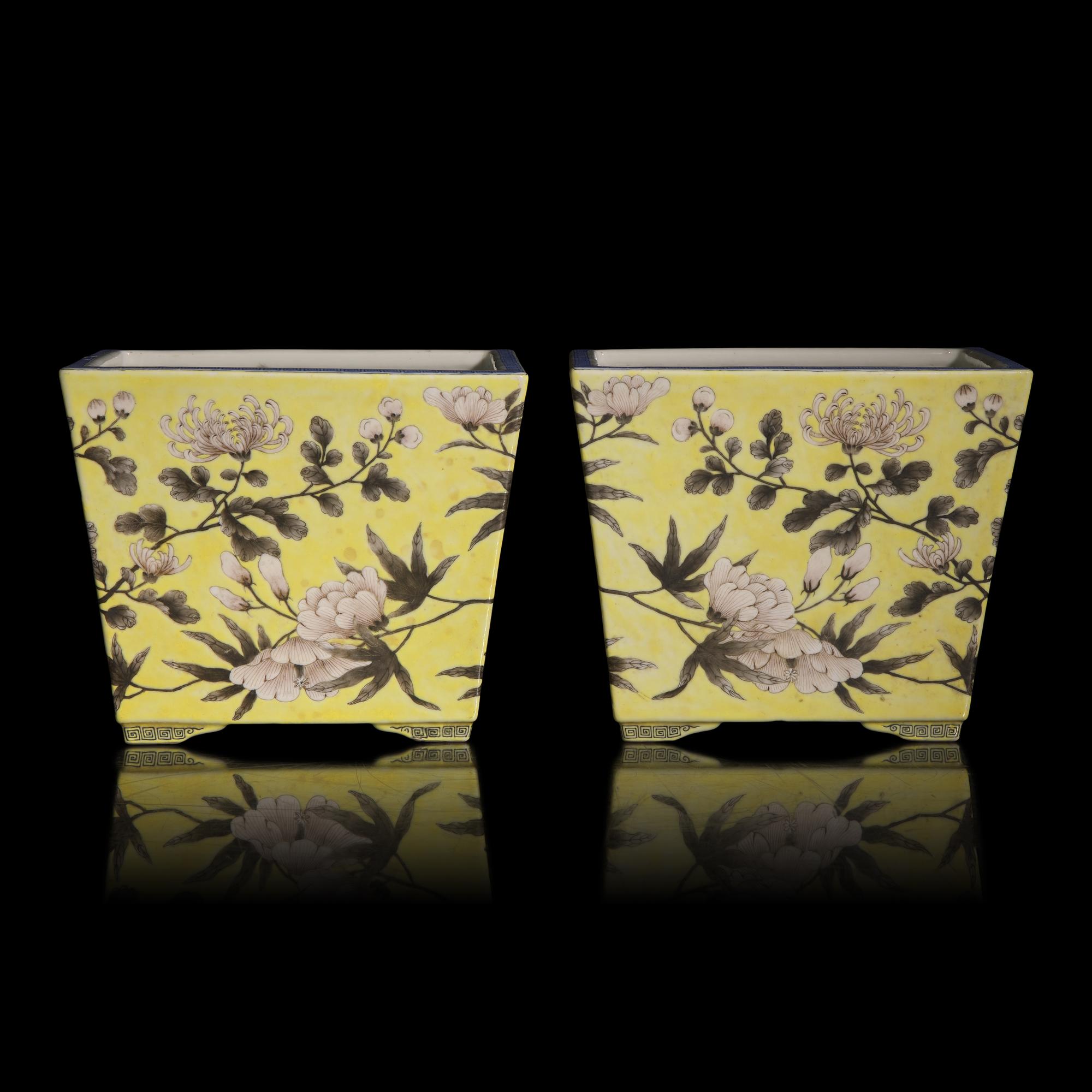 A Pair of Chinese Grisaille Decorated Yellow Ground Porcelain Rectangular Cachepots, 20th Century — 近代 黃地墨彩‘大雅齋’四方花盆一對