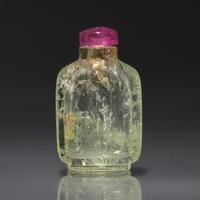 A Chinese Pale Green Beryl Snuff Bottle, Qing Dynasty, Circa 1780-1820 — 1780–1820年 綠柱石素面鼻煙壺