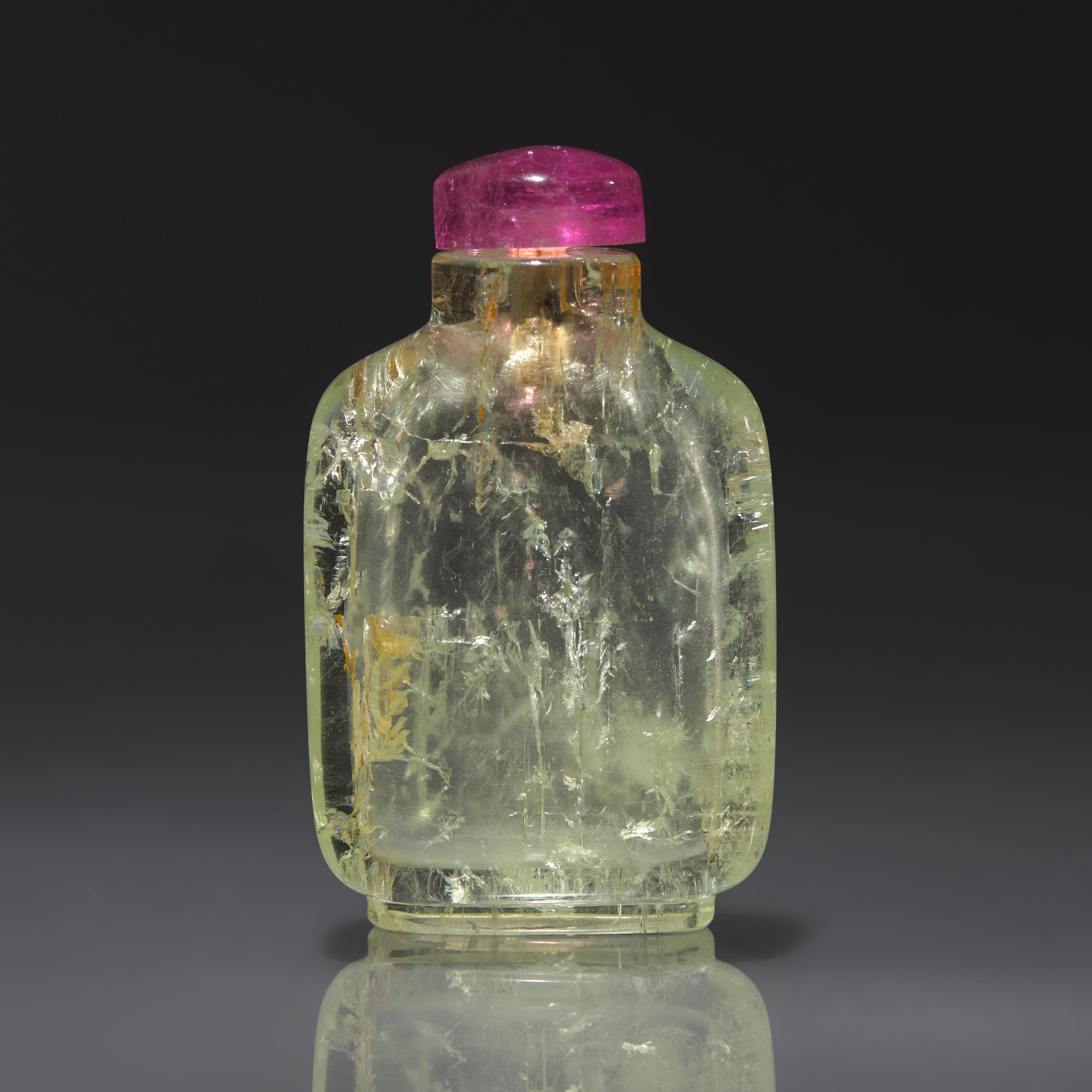 A Chinese Pale Green Beryl Snuff Bottle, Qing Dynasty, Circa 1780-1820 — 1780–1820年 綠柱石素面鼻煙壺