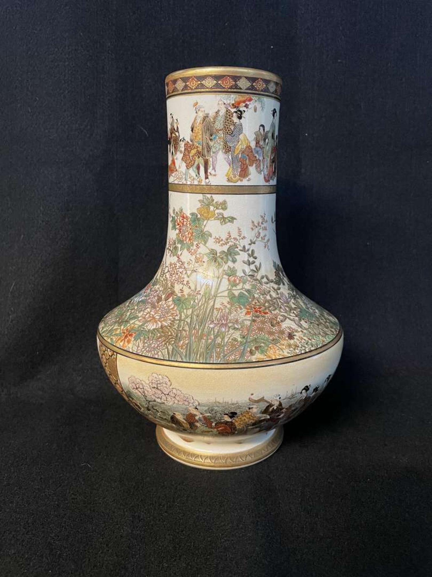 A finely-decorated Satsuma-type vase, Okamoto Ryozan 日本萨摩烧风格瓷瓶 亮山造 Meiji period ??